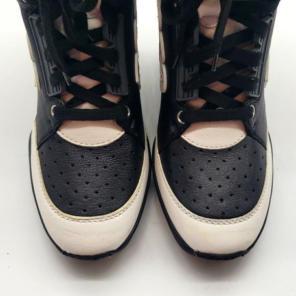 D SQUARE SIZE 40 COLOR BLACK AND WHITE 100% AUTHENTIC CONDITION IS USED - Picture 6 of 6